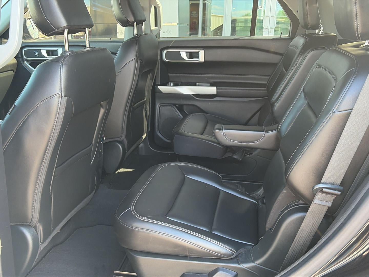 Used 2022 Ford Explorer XLT w/ Equipment Group 202A AWD/4WD image 11