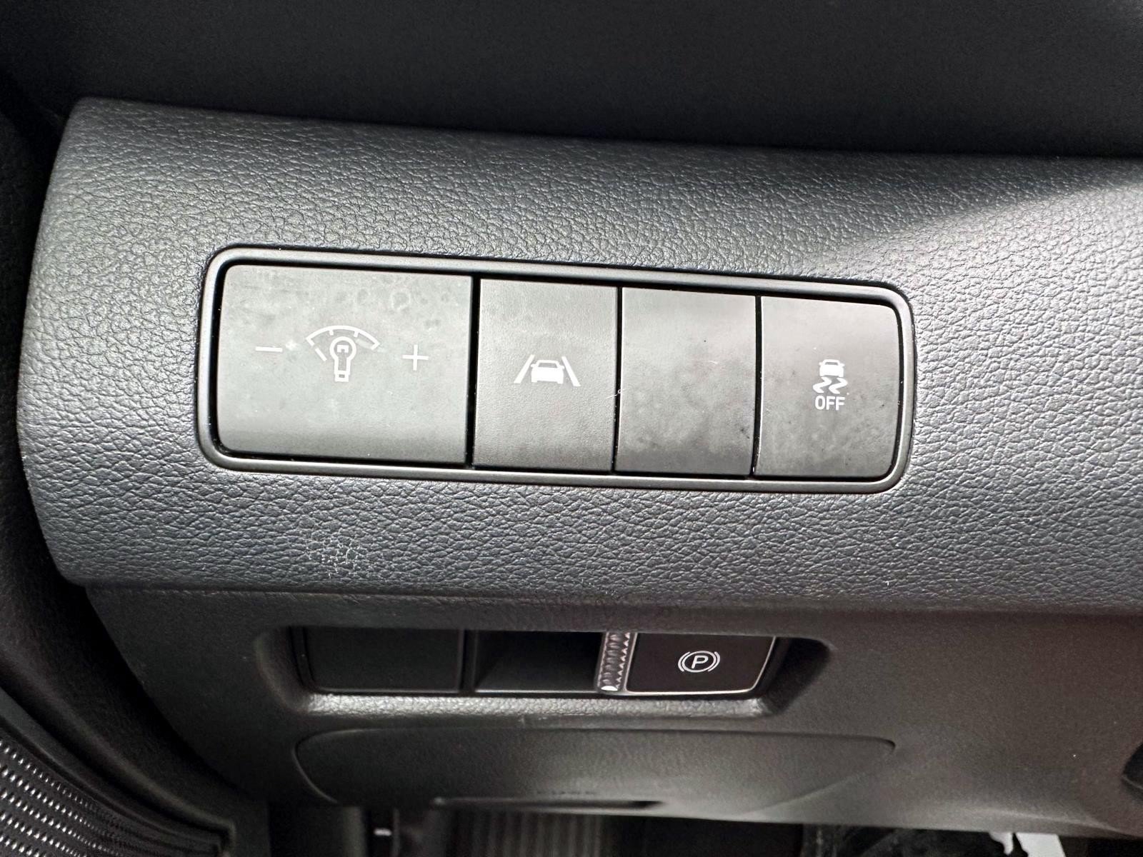 Used 2023 Hyundai Santa Fe SE AWD/4WD image 15