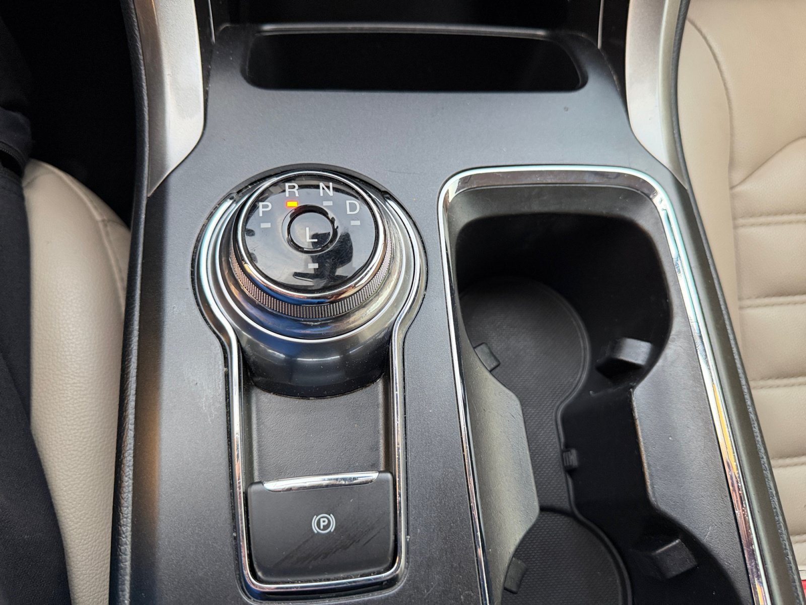 Used 2019 Ford Fusion SEL FWD image 27