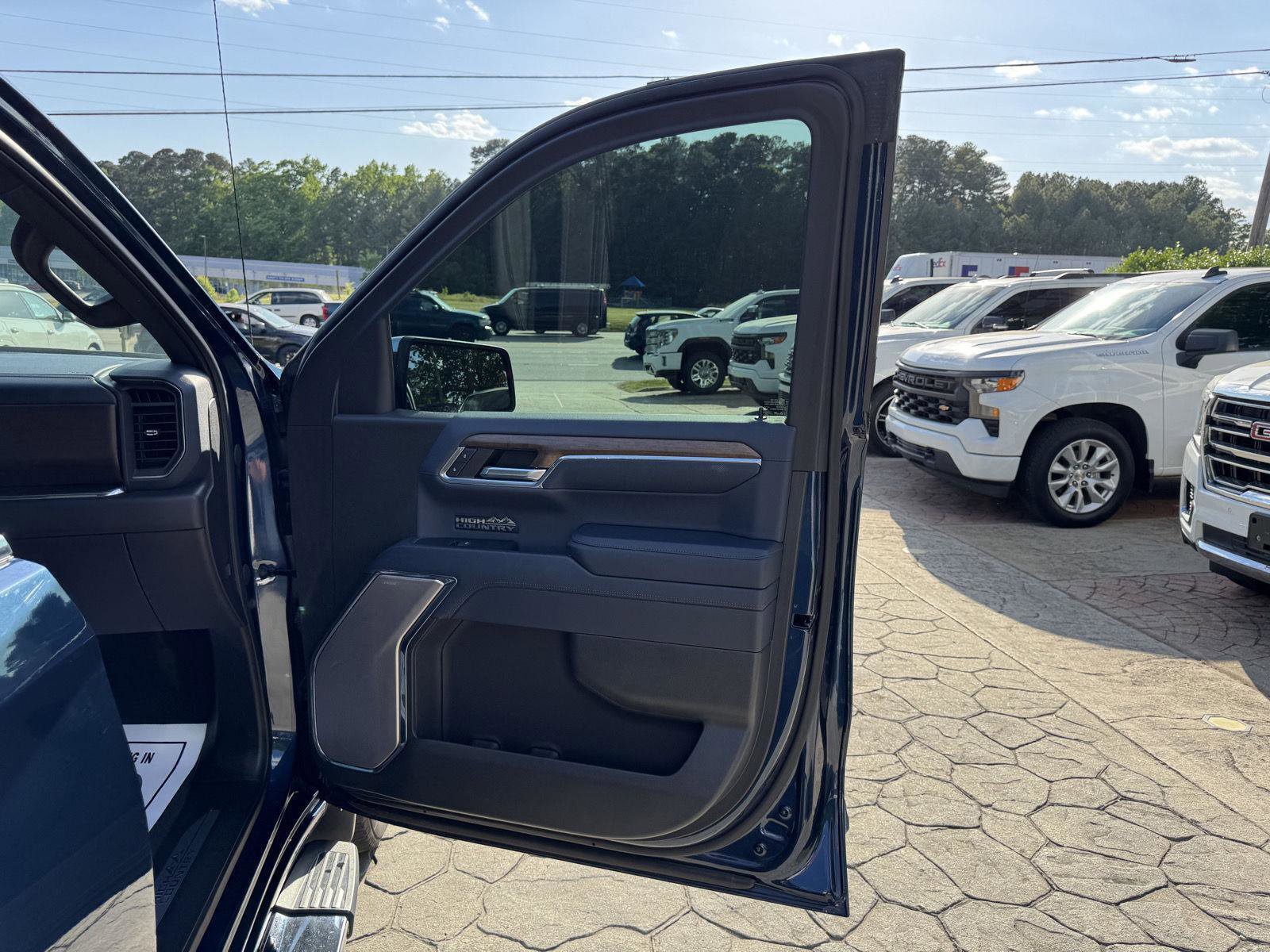 Used 2023 Chevrolet Silverado 1500 High Country w/ Technology Package AWD/4WD image 15