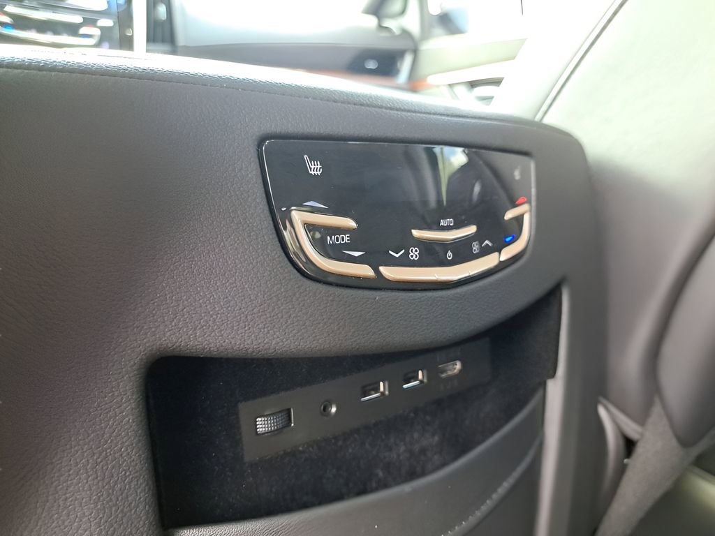 Used 2019 Cadillac Escalade Premium Luxury image 11