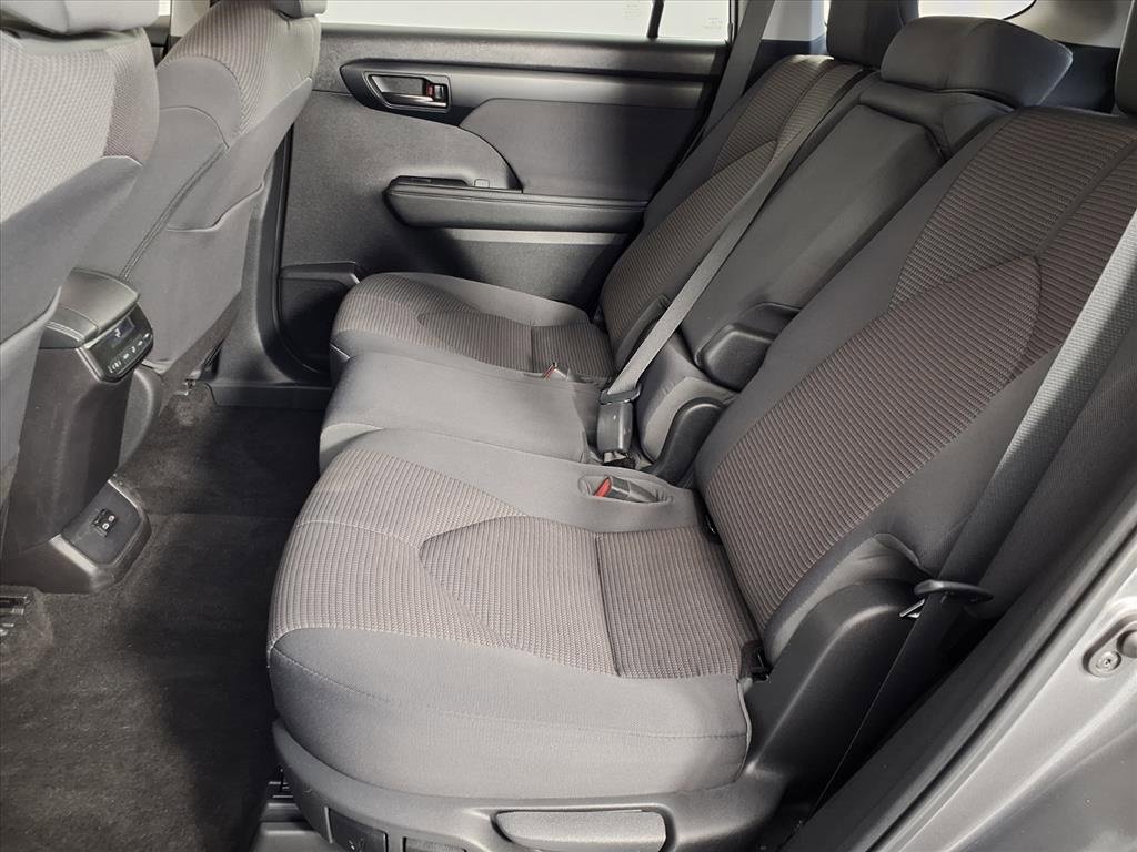 Used 2023 Toyota Highlander L image 23