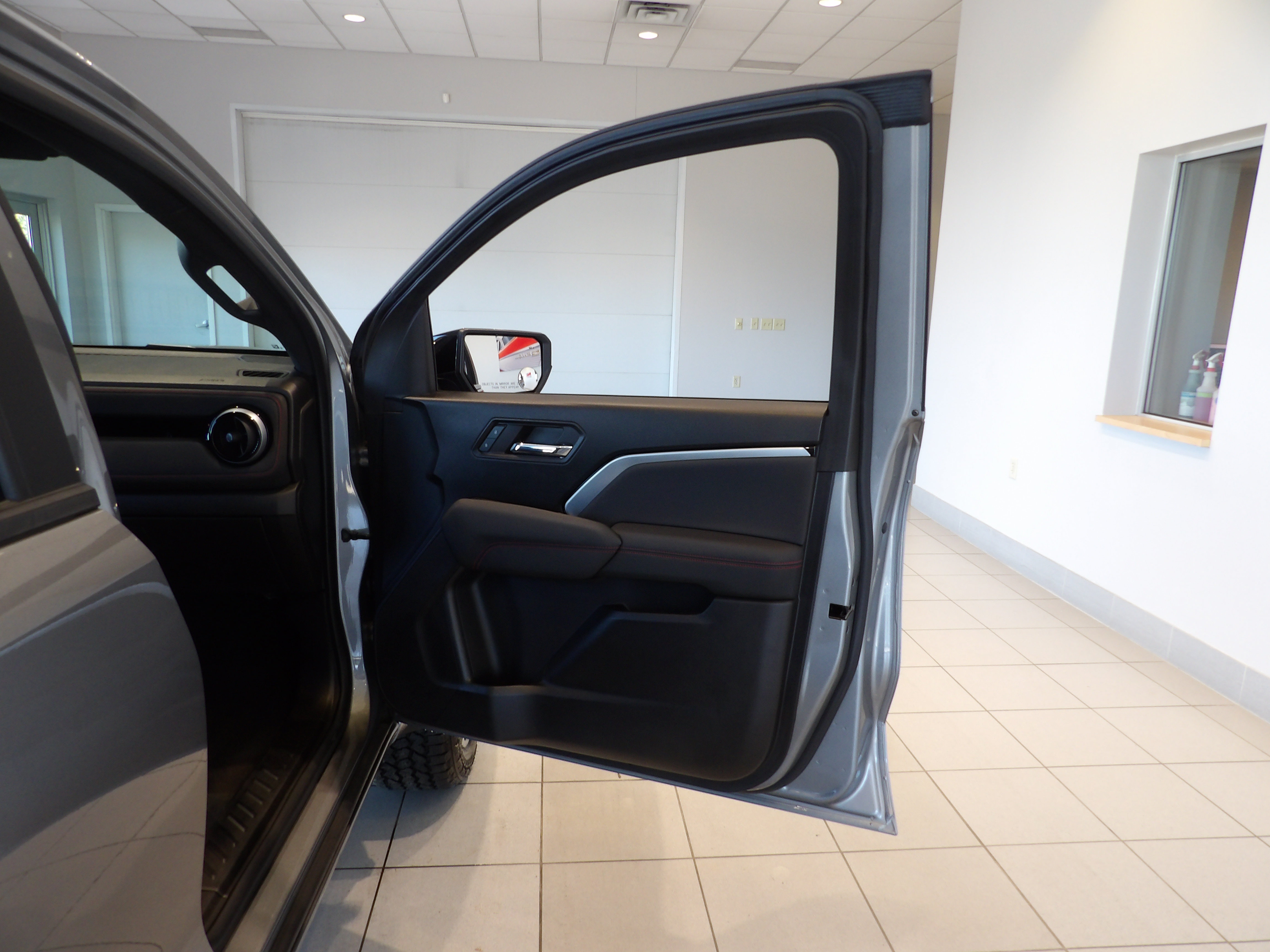 Used 2023 Chevrolet Colorado Z71 w/ Z71 Convenience Package 2 AWD/4WD image 22