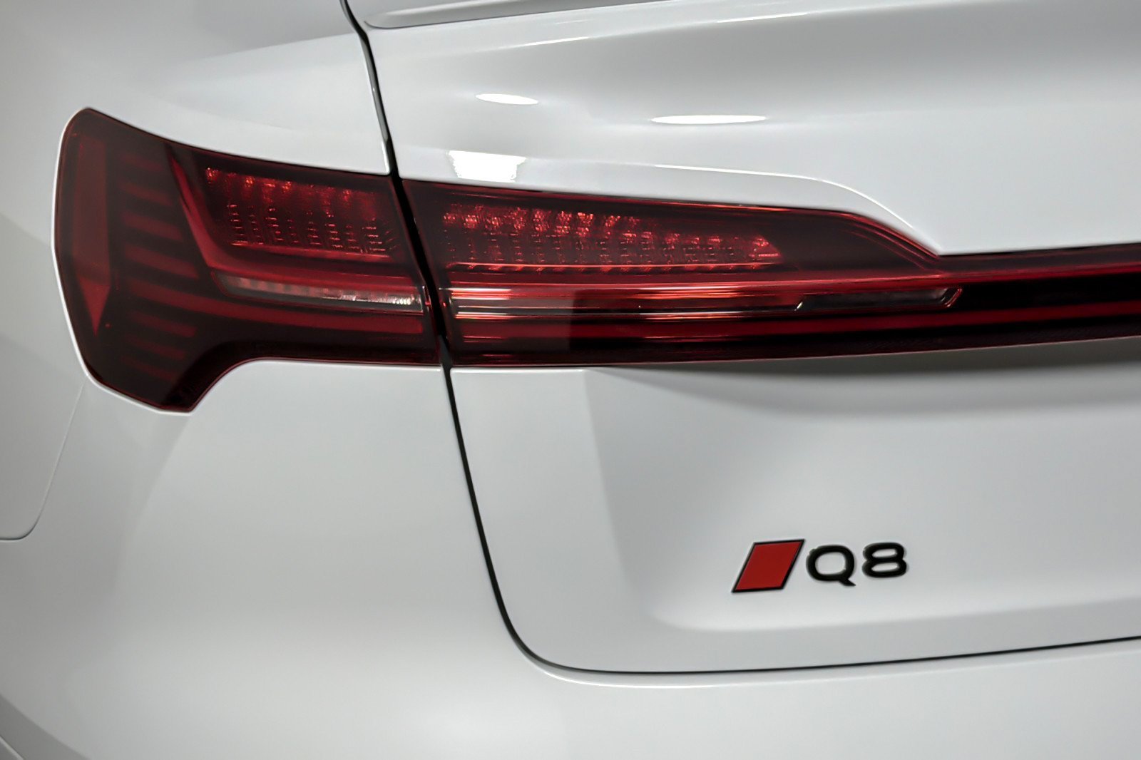 Used 2024 Audi Q8 e-tron Premium Plus AWD/4WD image 27