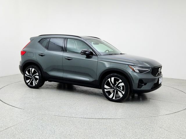 New 2026 Volvo XC40 B4 Plus w/ Climate Package image 3