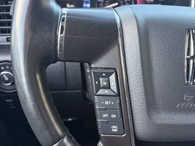 Used 2017 Lincoln Navigator Select image 6