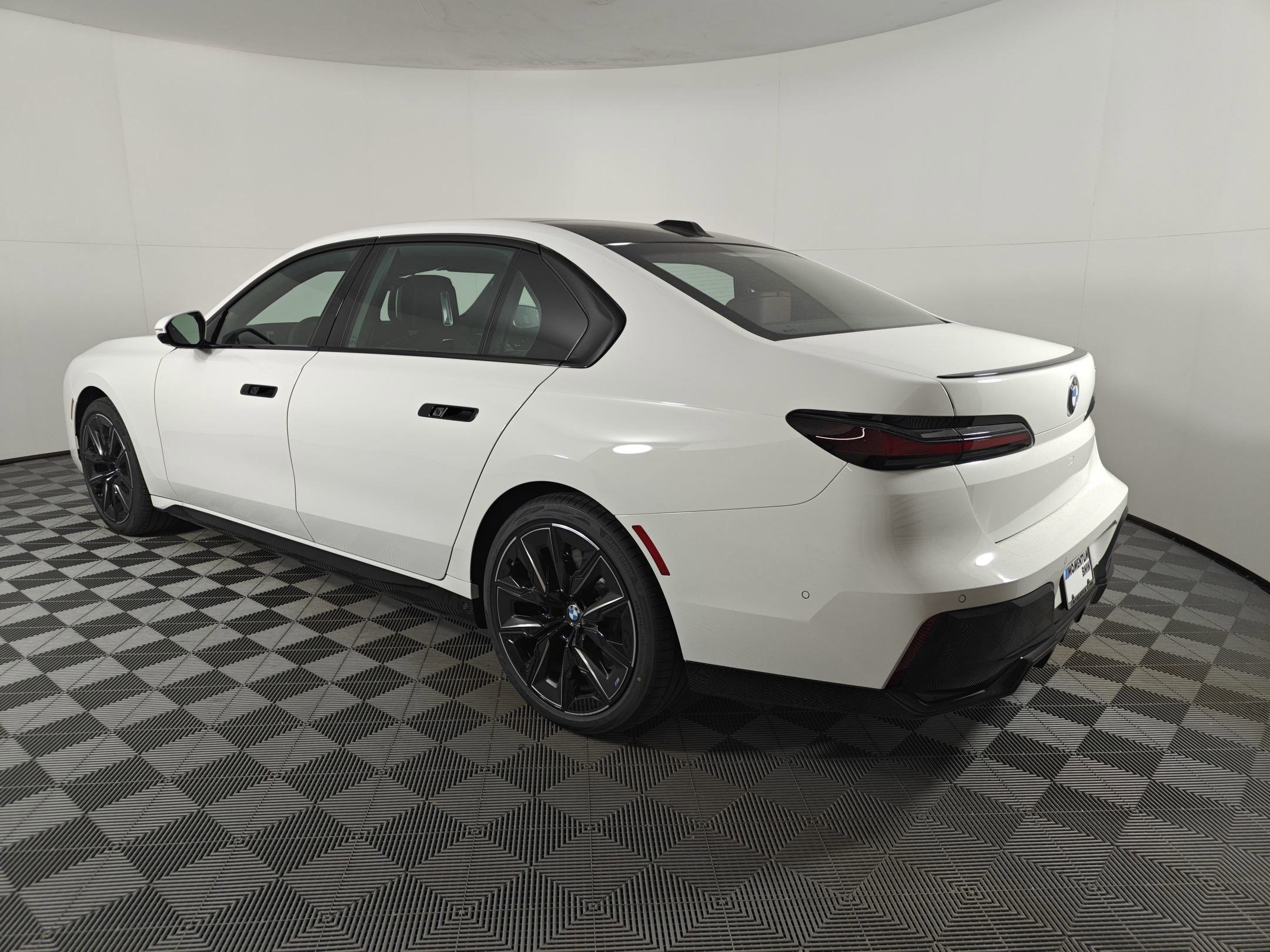 Used 2025 BMW 740i w/ Executive Package image 3