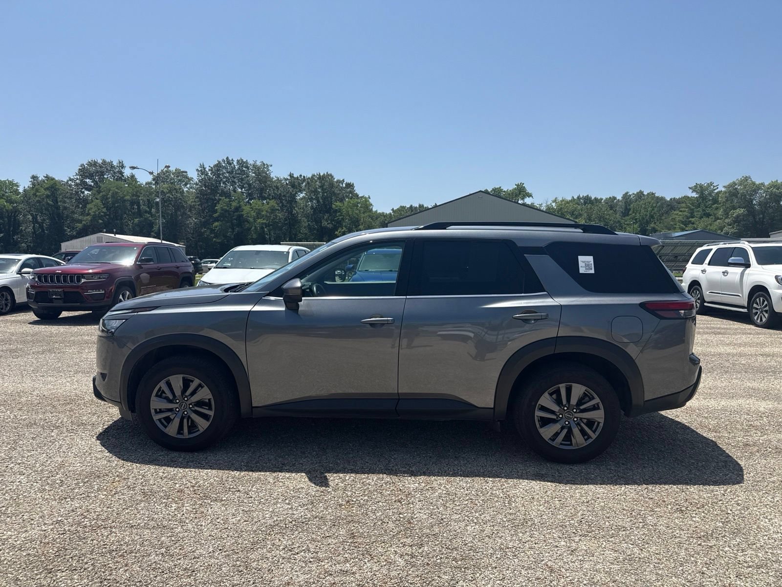 Used 2024 Nissan Pathfinder SV FWD image 5