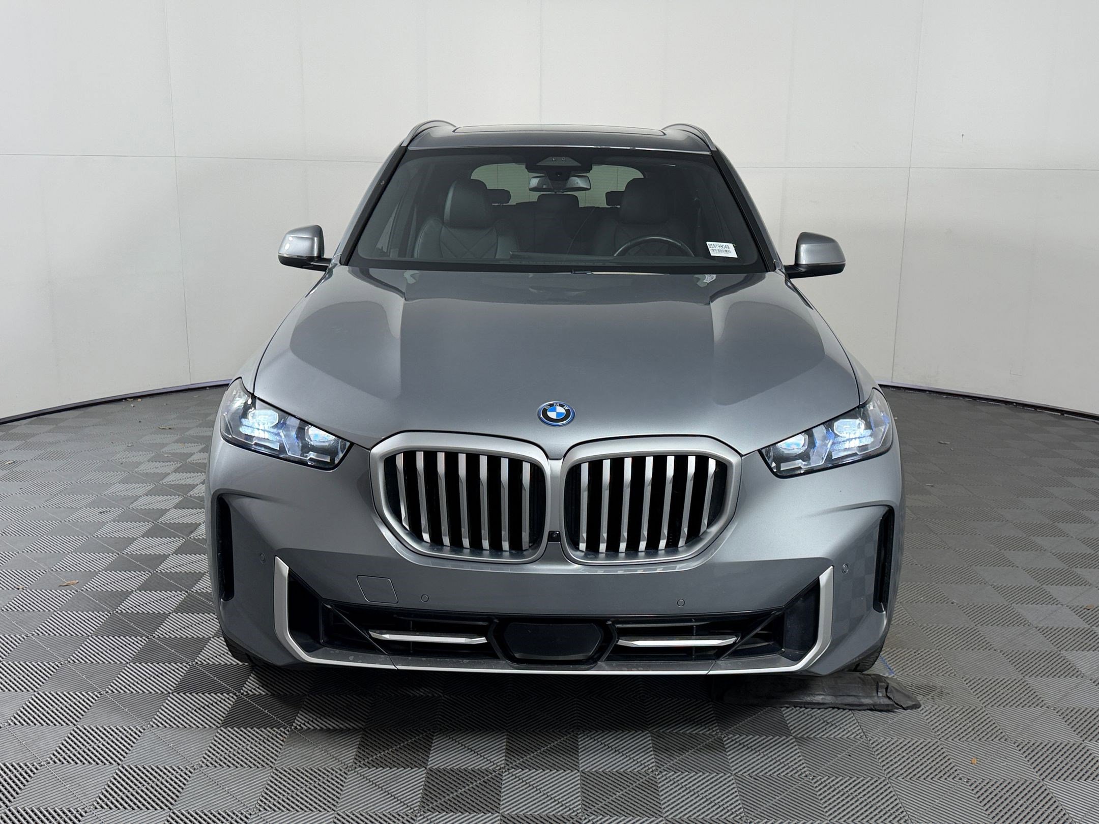 Used 2025 BMW X5 xDrive50e w/ Premium Package AWD/4WD image 6