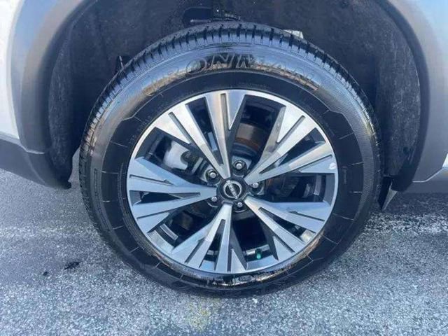 Used 2023 Nissan Rogue SV image 13