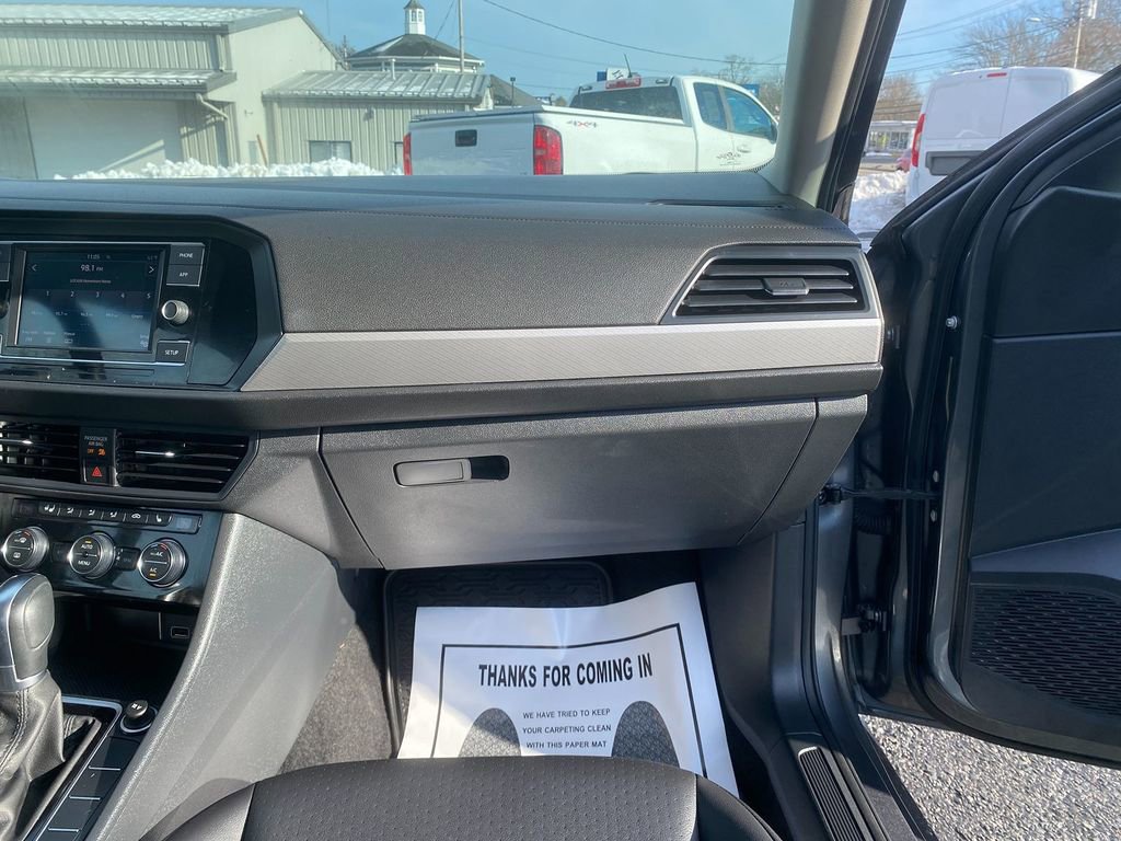 Used 2019 Volkswagen Jetta SE w/ Cold Weather Package image 29