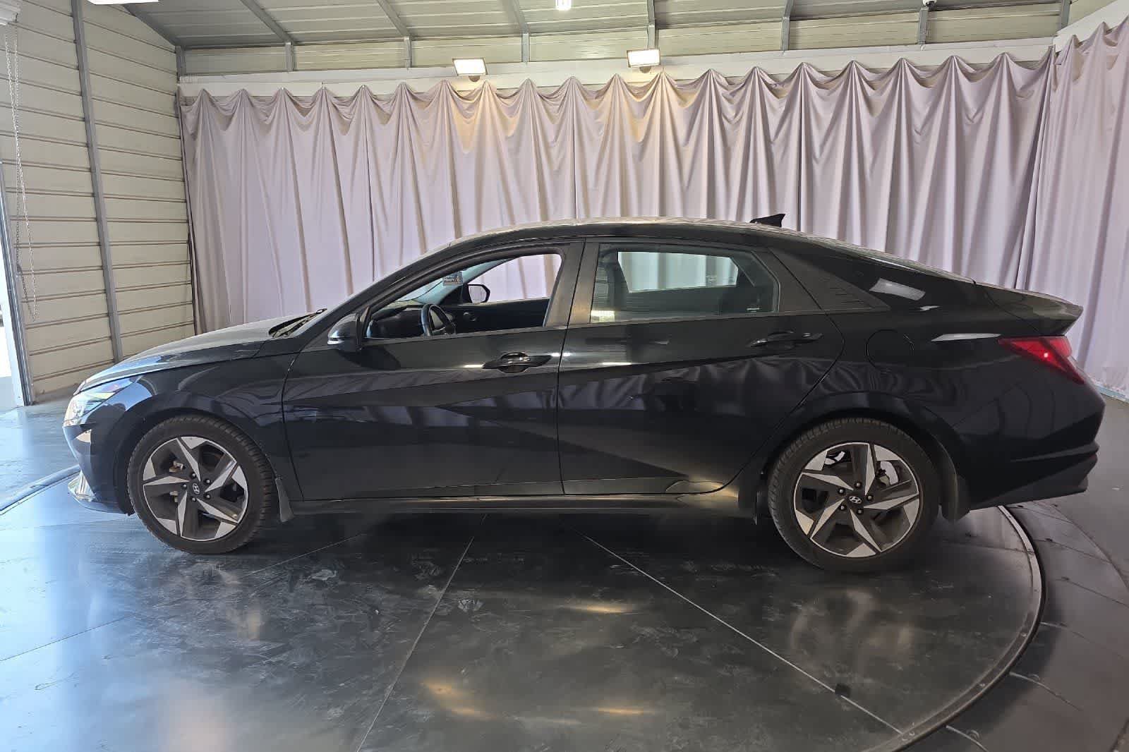 Used 2023 Hyundai Elantra SEL w/ Convenience Package FWD image 6