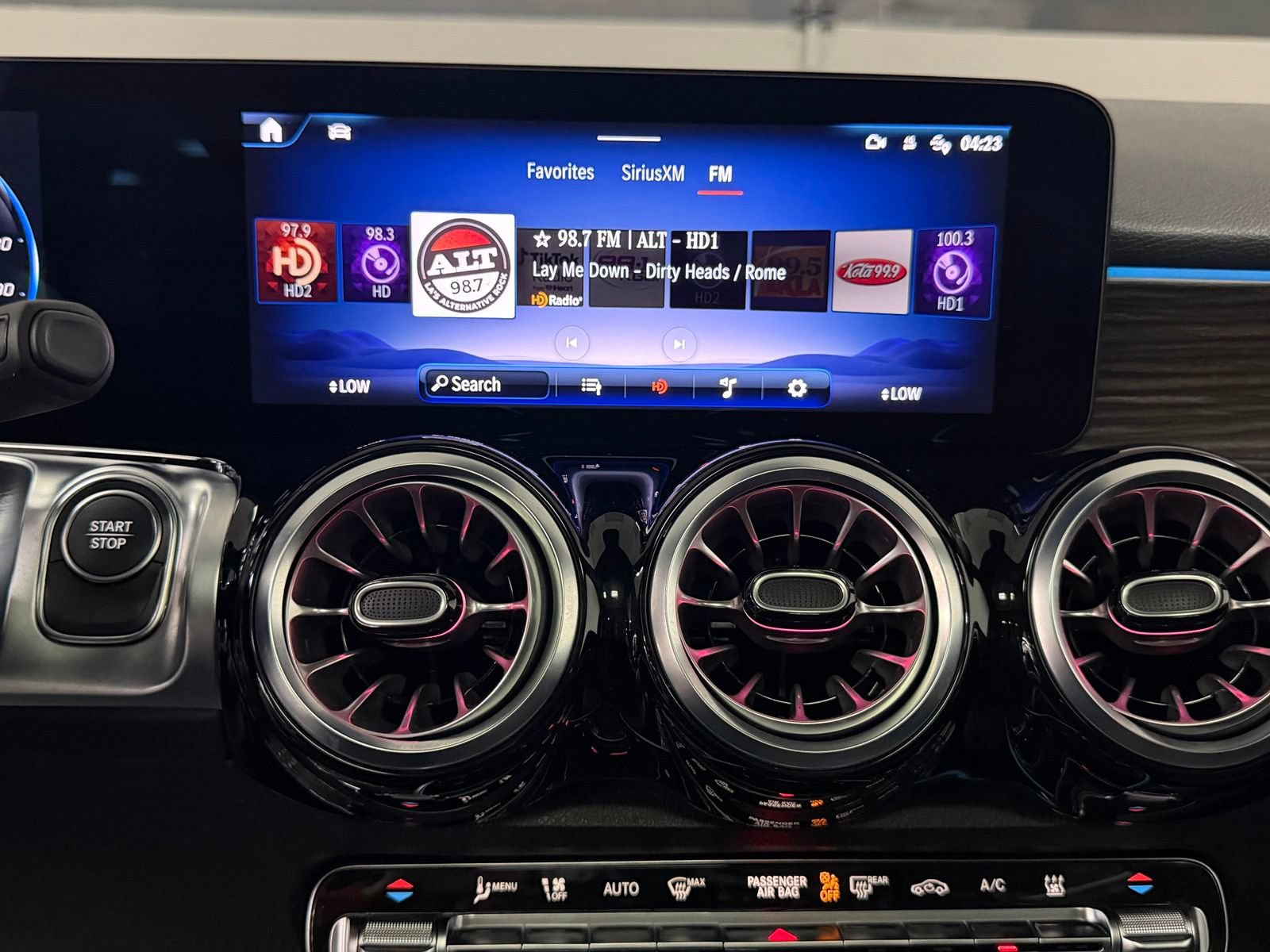 Used 2025 Mercedes-Benz EQB 300 4MATIC image 30
