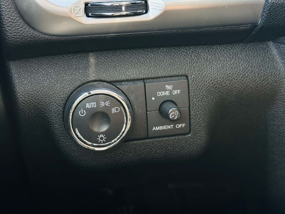 Used 2014 GMC Acadia SLE FWD image 16