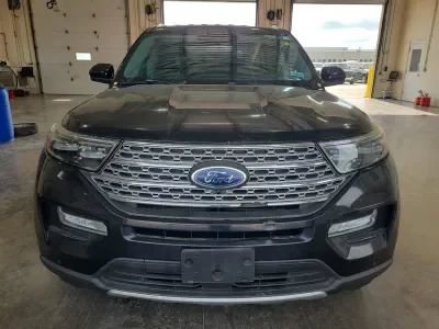Used 2023 Ford Explorer Limited image 1