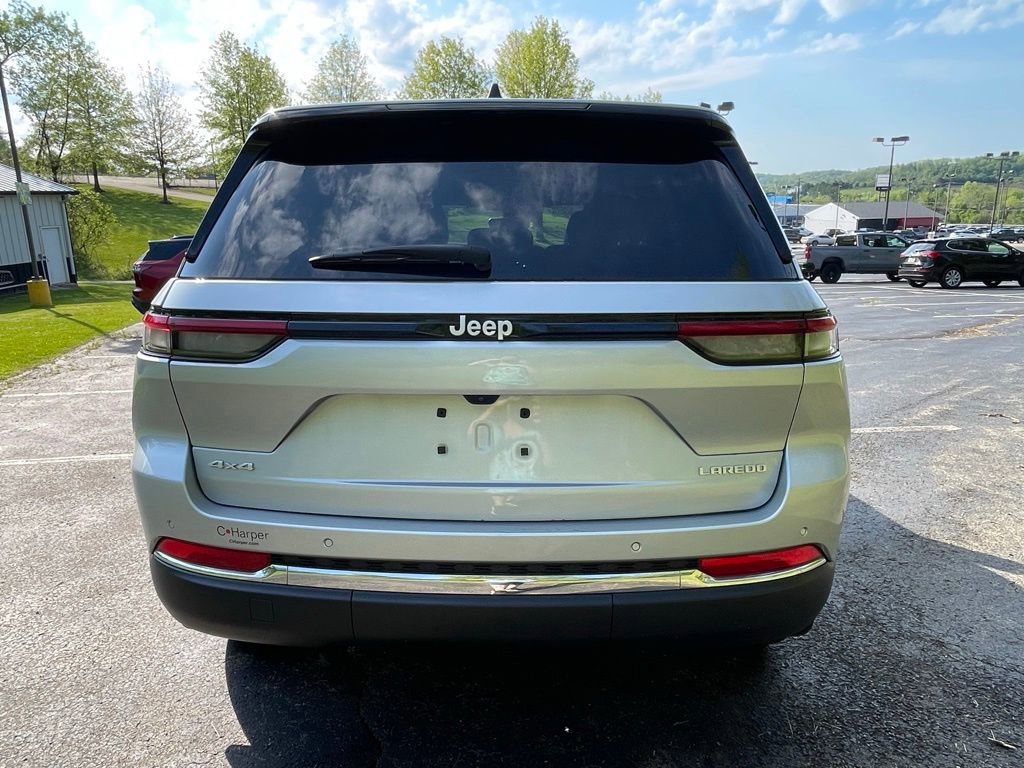 Used 2024 Jeep Grand Cherokee Laredo X w/ Luxury Tech Group I AWD/4WD image 4