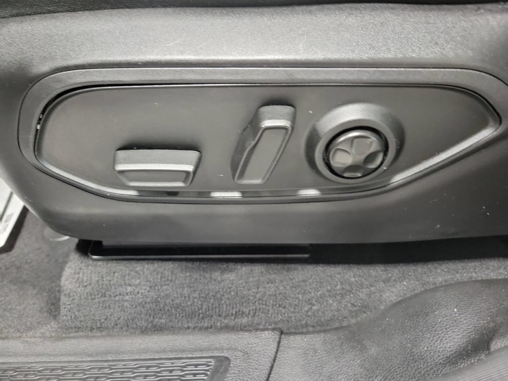 Used 2024 Jeep Grand Cherokee L Laredo AWD/4WD image 33
