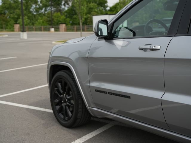 Used 2019 Jeep Grand Cherokee Altitude RWD image 37