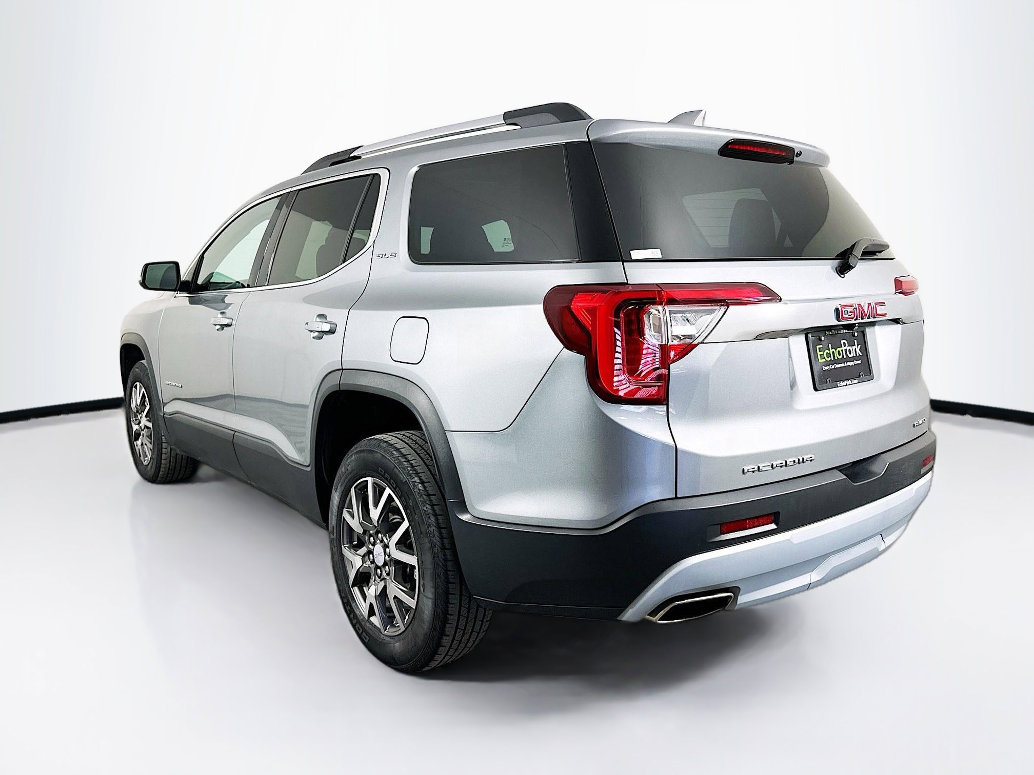 Used 2023 GMC Acadia SLE w/ Driver Convenience Package image 5