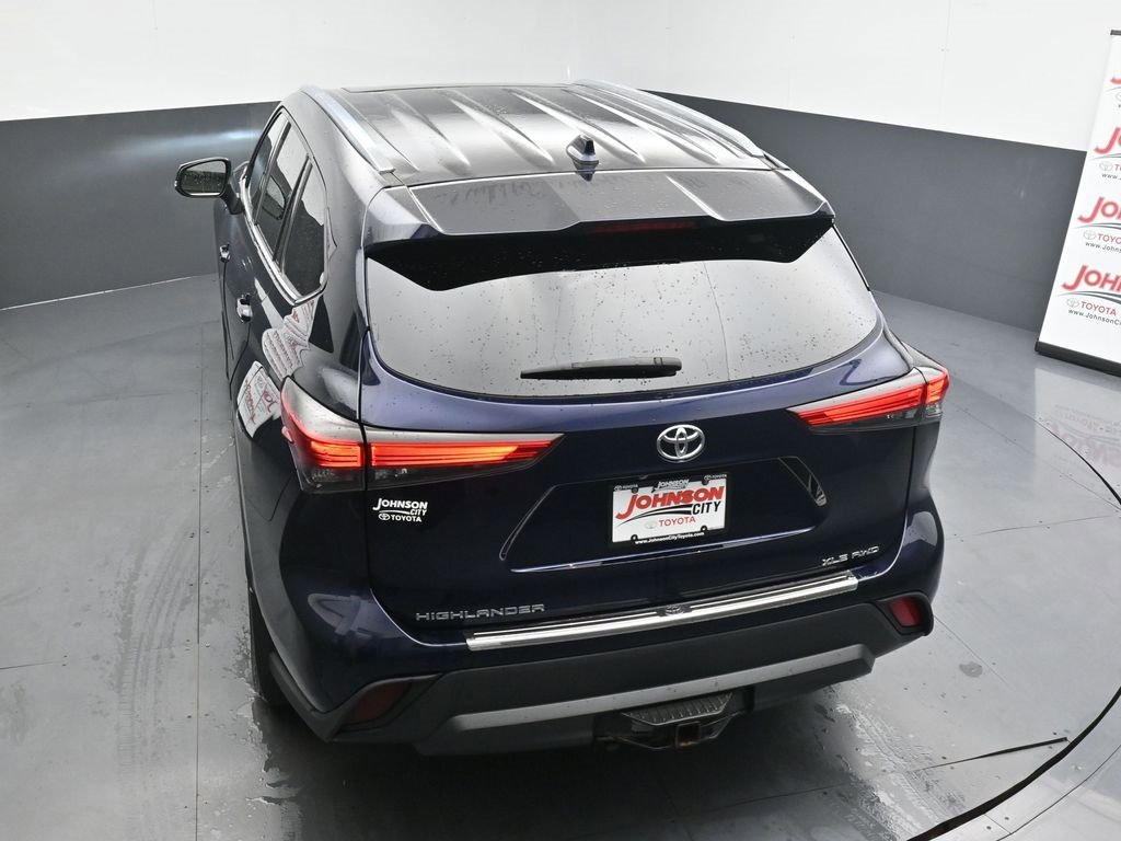 Used 2020 Toyota Highlander XLE image 32