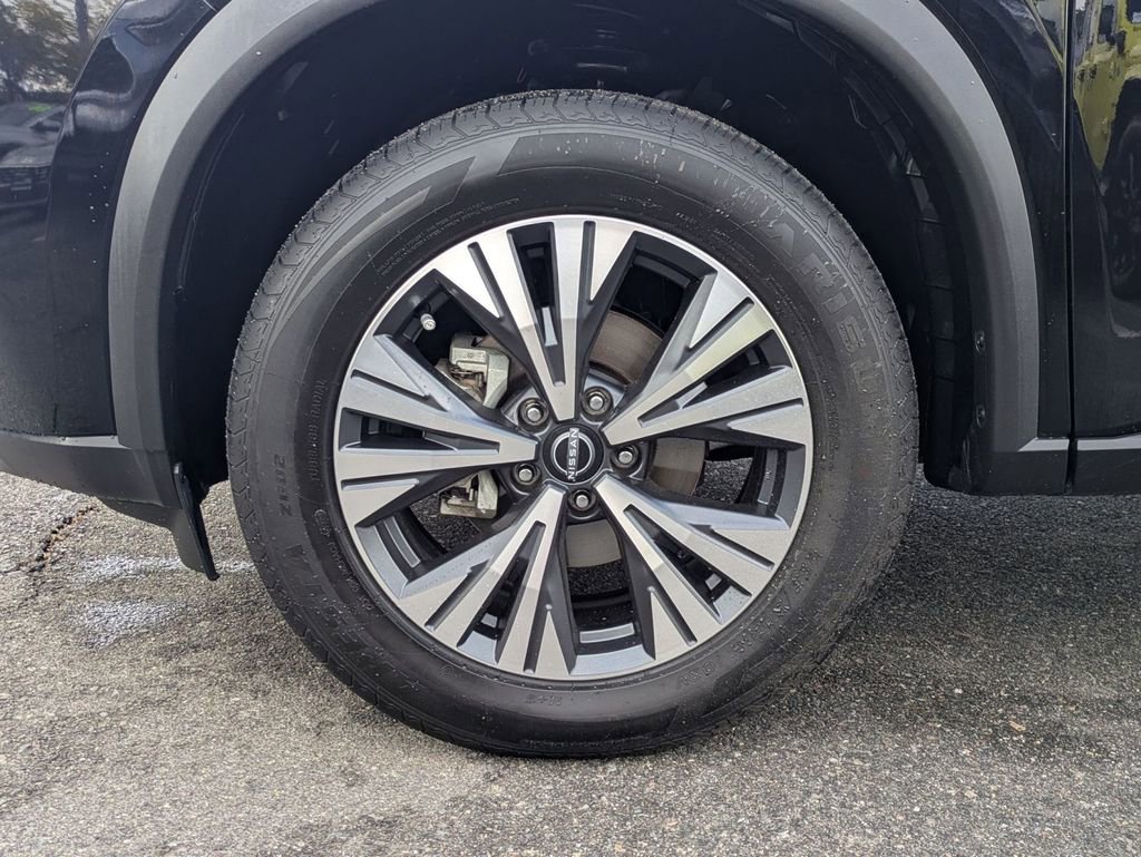 Used 2023 Nissan Rogue SV image 10