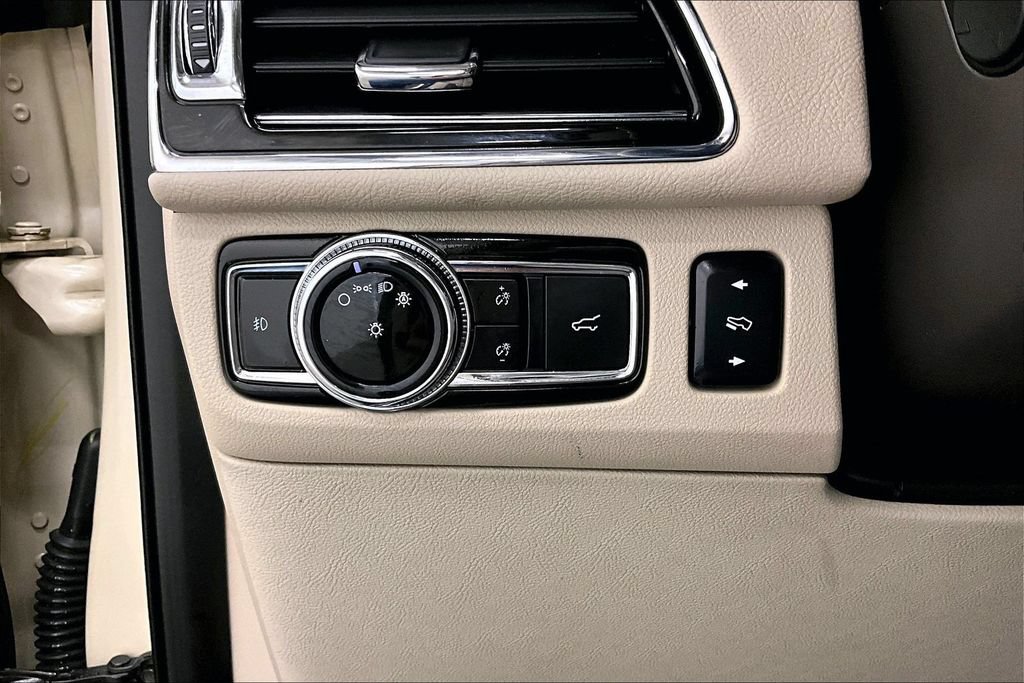 Used 2018 Lincoln Navigator Select w/ Technology Package AWD/4WD image 15