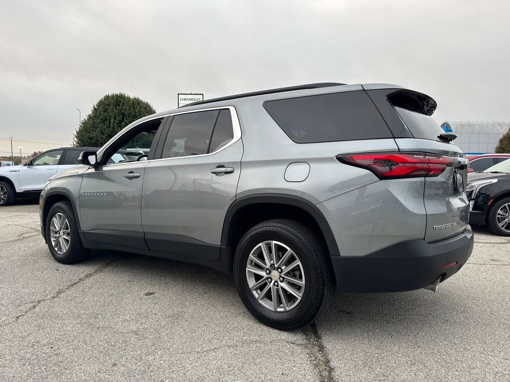 Used 2023 Chevrolet Traverse LT image 3