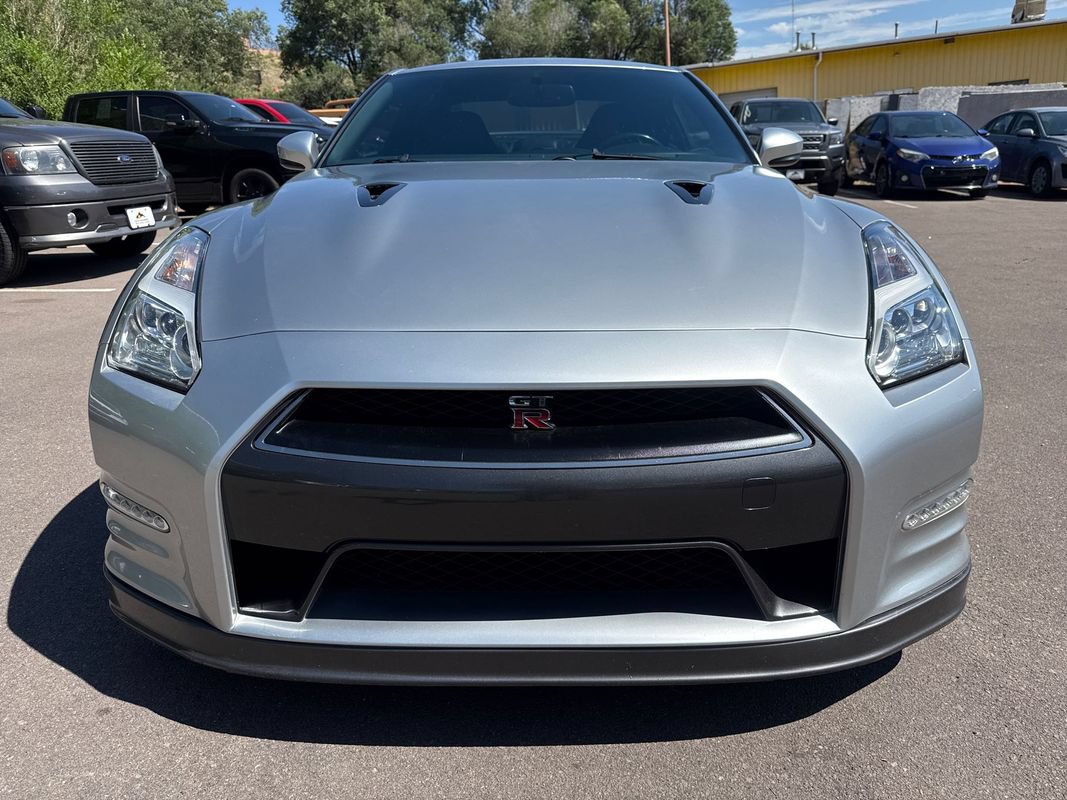 Used 2016 Nissan GT-R Premium AWD/4WD image 2