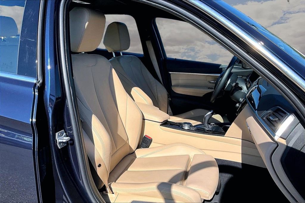 Used 2017 BMW 340i xDrive Sedan AWD/4WD image 29