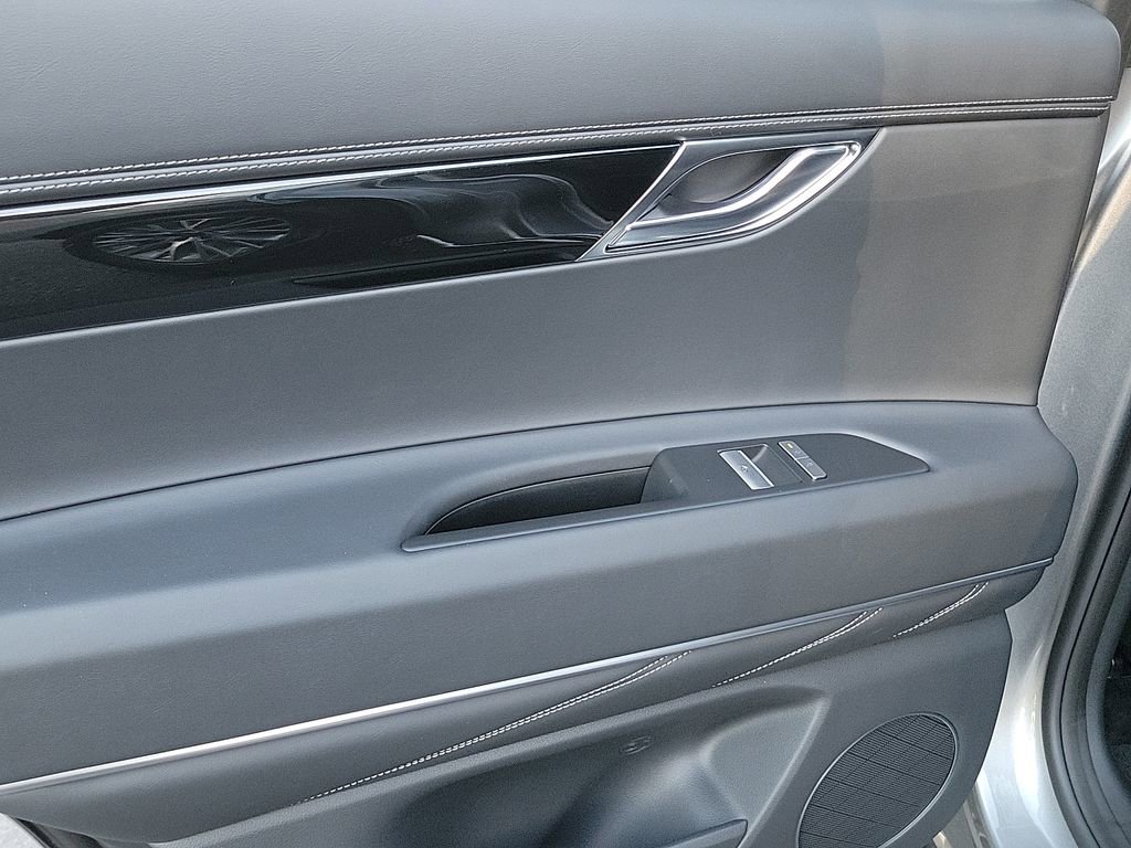 Used 2025 Genesis GV80 2.5T Standard image 19