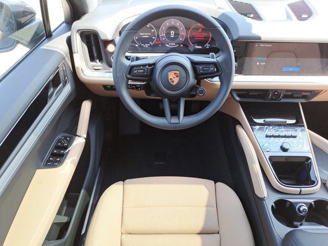 Used 2025 Porsche Cayenne image 17