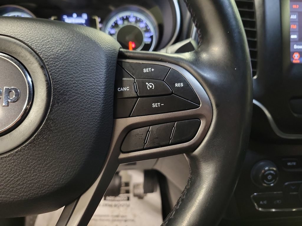 Used 2020 Jeep Cherokee Latitude Plus w/ Cold Weather Group FWD image 25