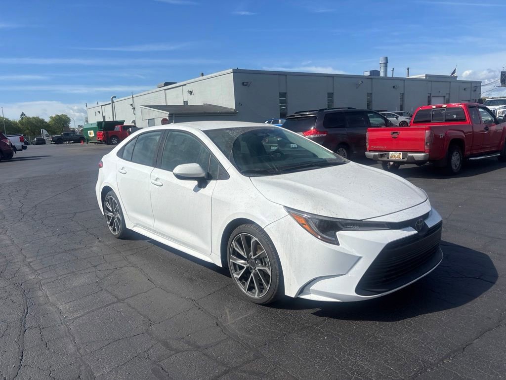 Used 2024 Toyota Corolla LE FWD image 4