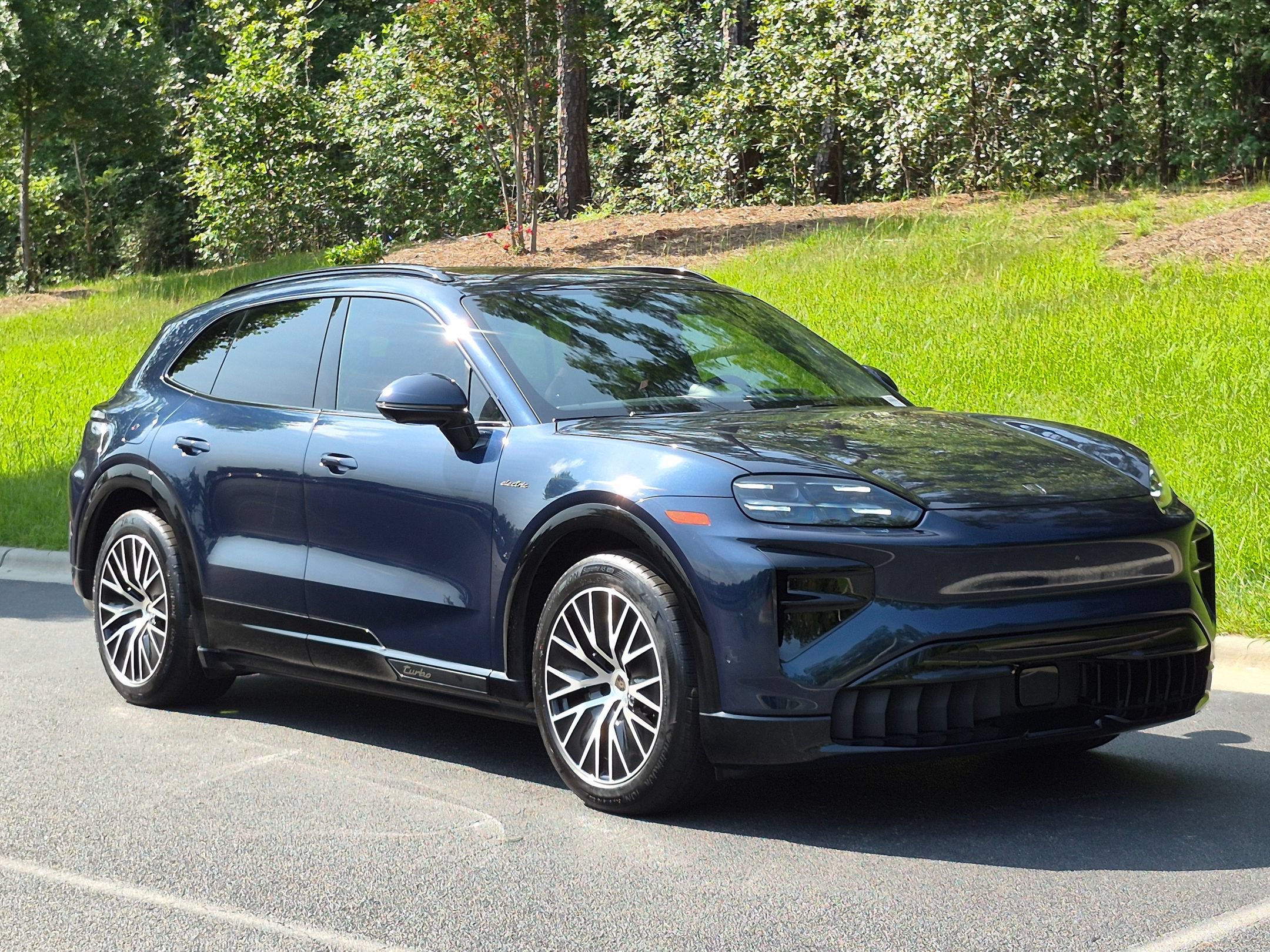 New 2026 Porsche Cayenne Turbo Electric AWD/4WD image 33