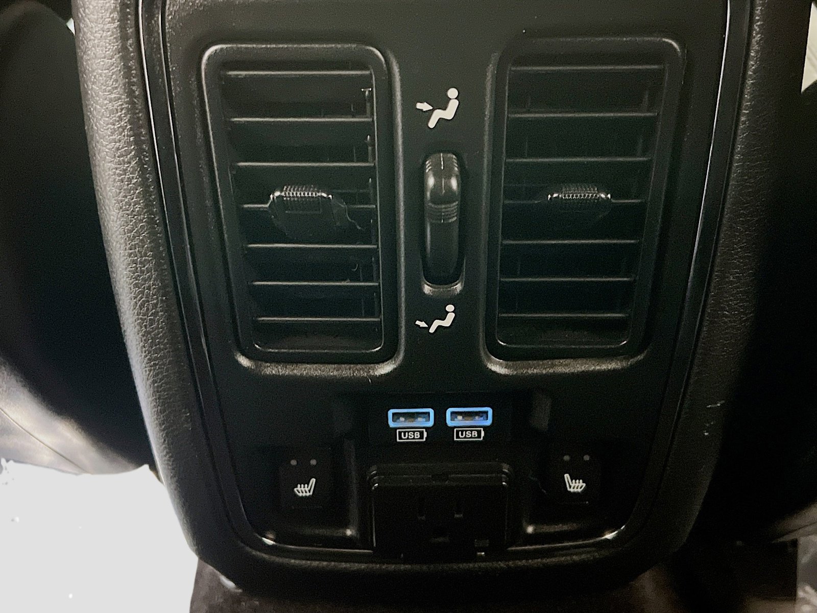 Used 2018 Jeep Grand Cherokee Limited image 19