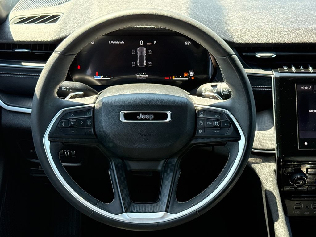 Used 2023 Jeep Grand Cherokee Altitude RWD image 14