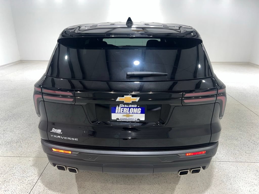 Used 2024 Chevrolet Traverse LS FWD image 4