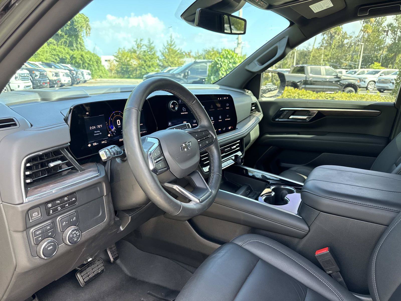 Used 2025 Chevrolet Tahoe Z71 w/ Comfort Package AWD/4WD image 22