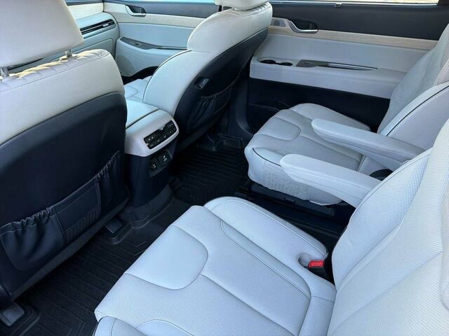 Used 2023 Hyundai Palisade Limited w/ Cargo Package image 15
