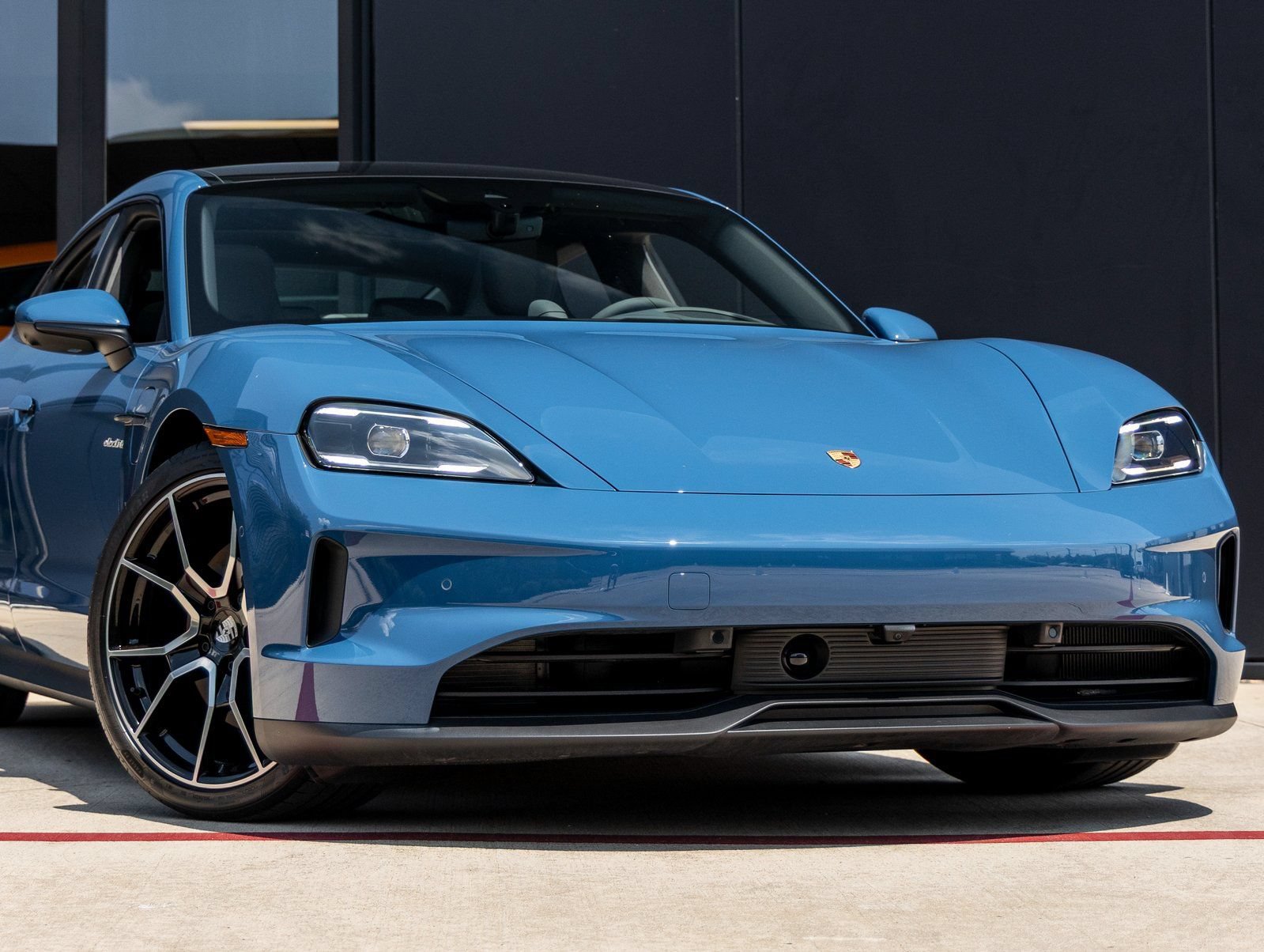 Certified 2025 Porsche Taycan AWD/4WD image 9
