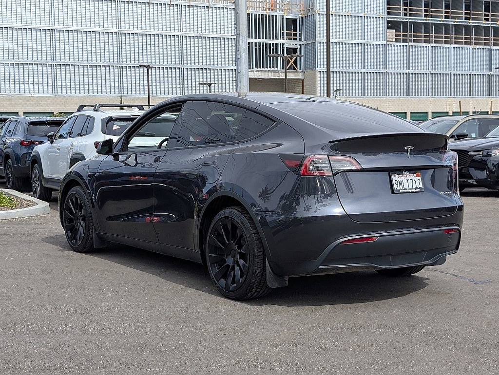 Used 2024 Tesla Model Y Long Range AWD/4WD image 11
