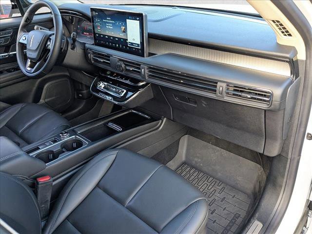 Used 2025 Lincoln Corsair AWD w/ Equipment Group 101A image 22