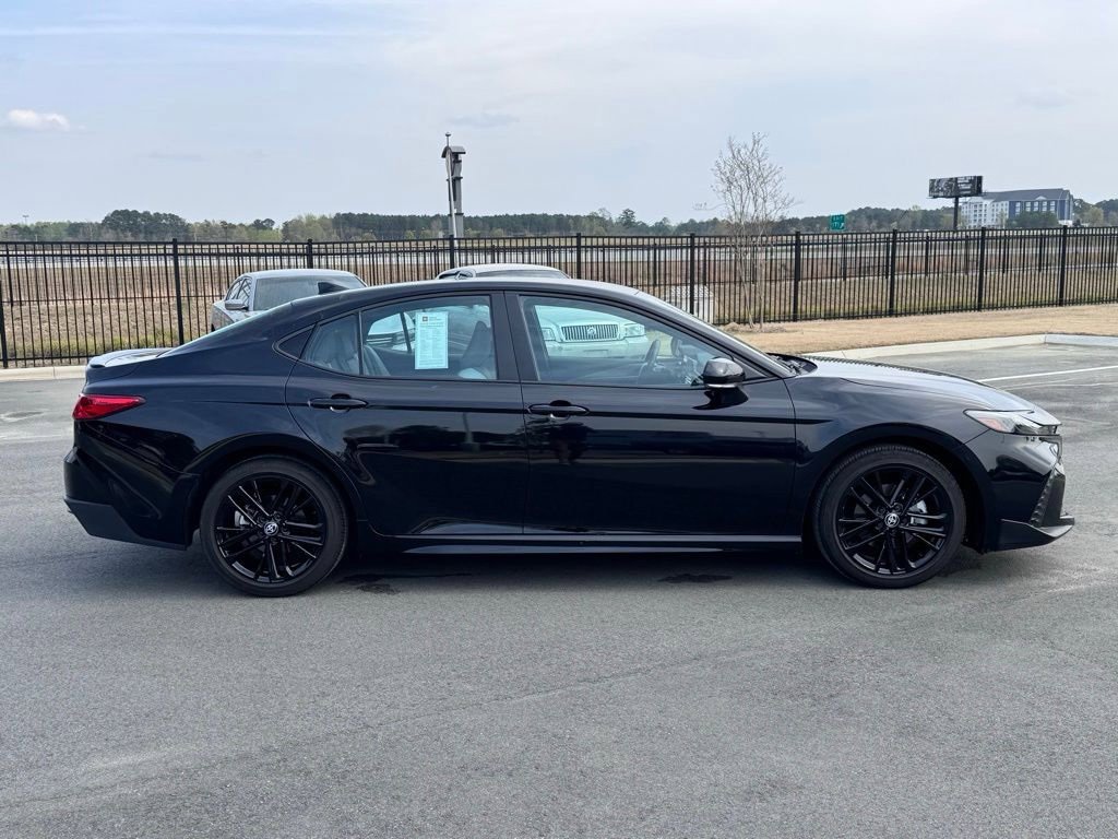 Used 2025 Toyota Camry SE FWD image 9