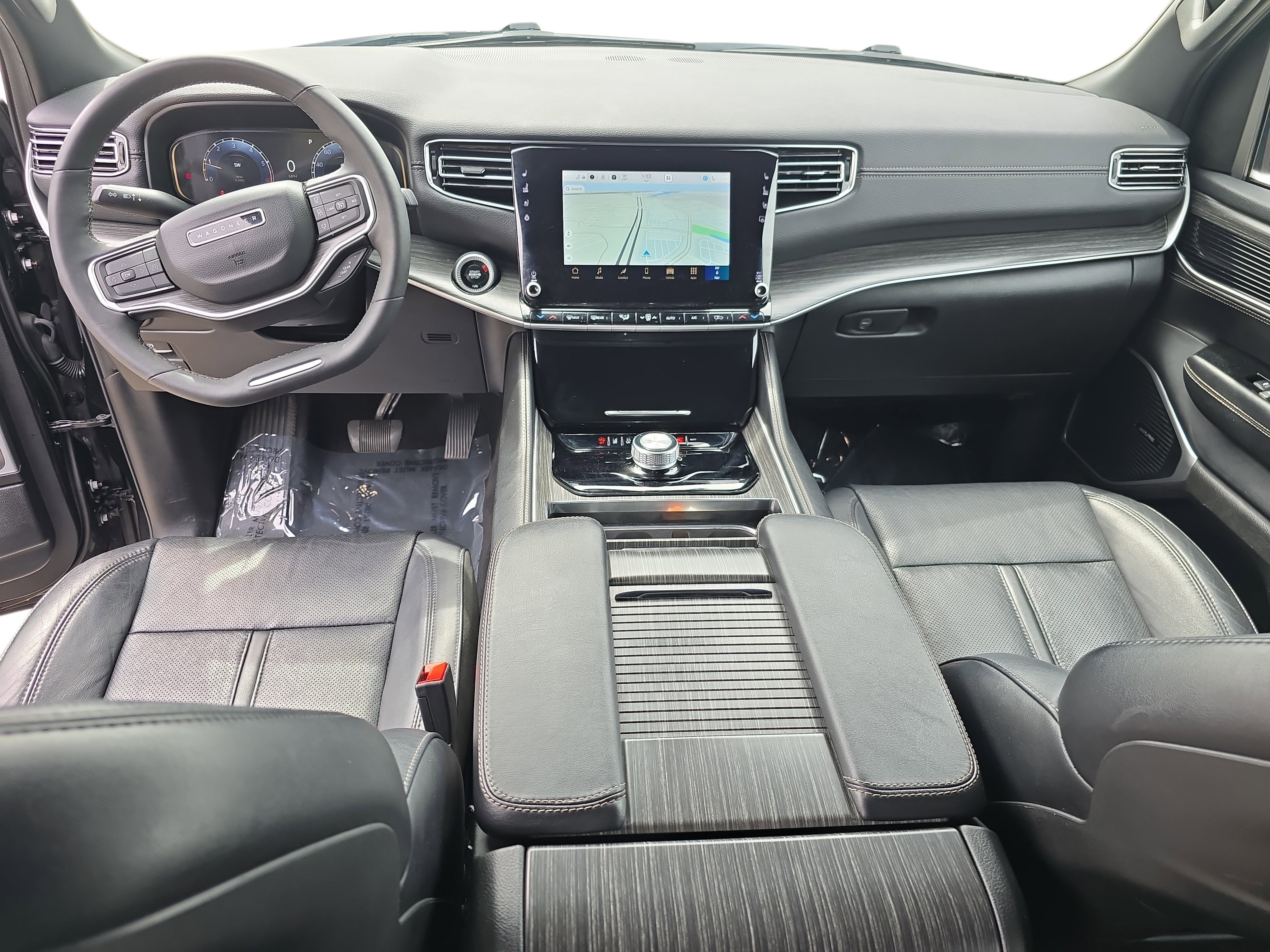 Used 2024 Jeep Wagoneer L Series II image 9