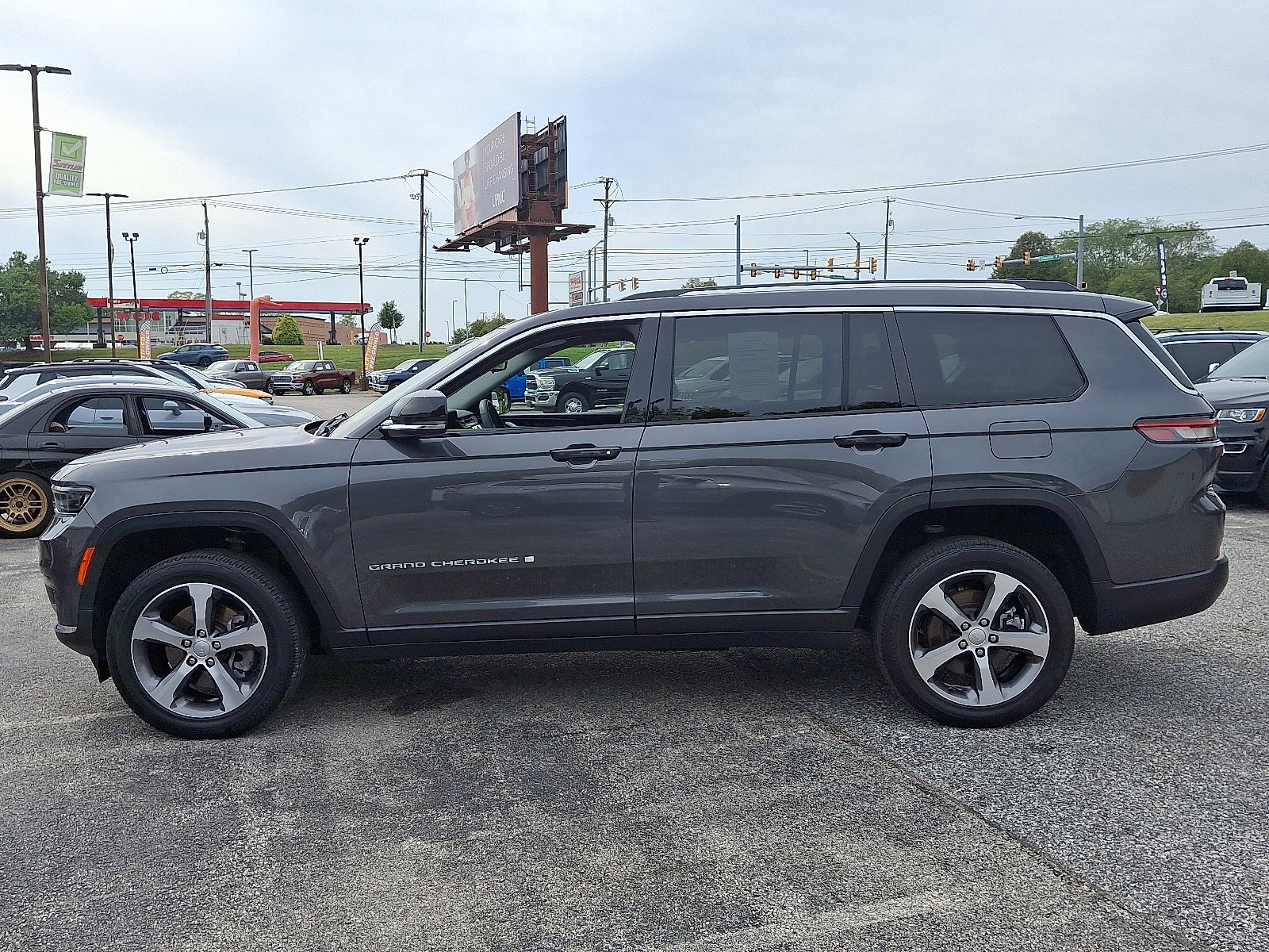 Used 2023 Jeep Grand Cherokee L Limited w/ Trailer Tow Group (B) image 5