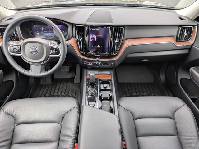 Used 2023 Volvo XC60 B5 Plus FWD image 17