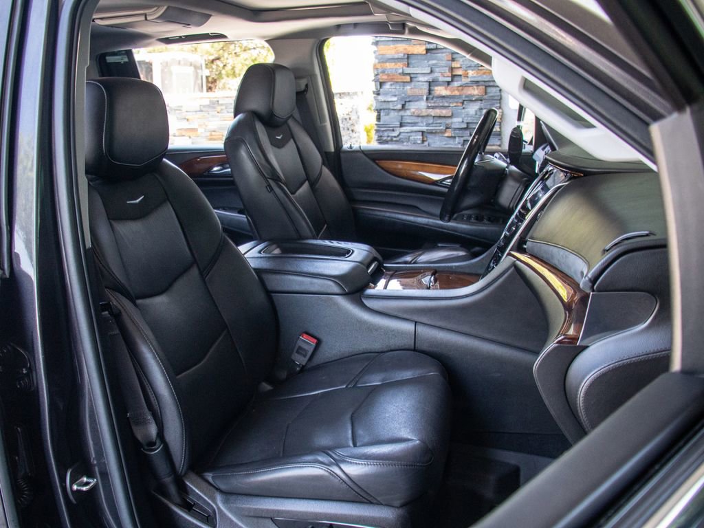 Used 2017 Cadillac Escalade ESV Premium Luxury AWD/4WD image 18