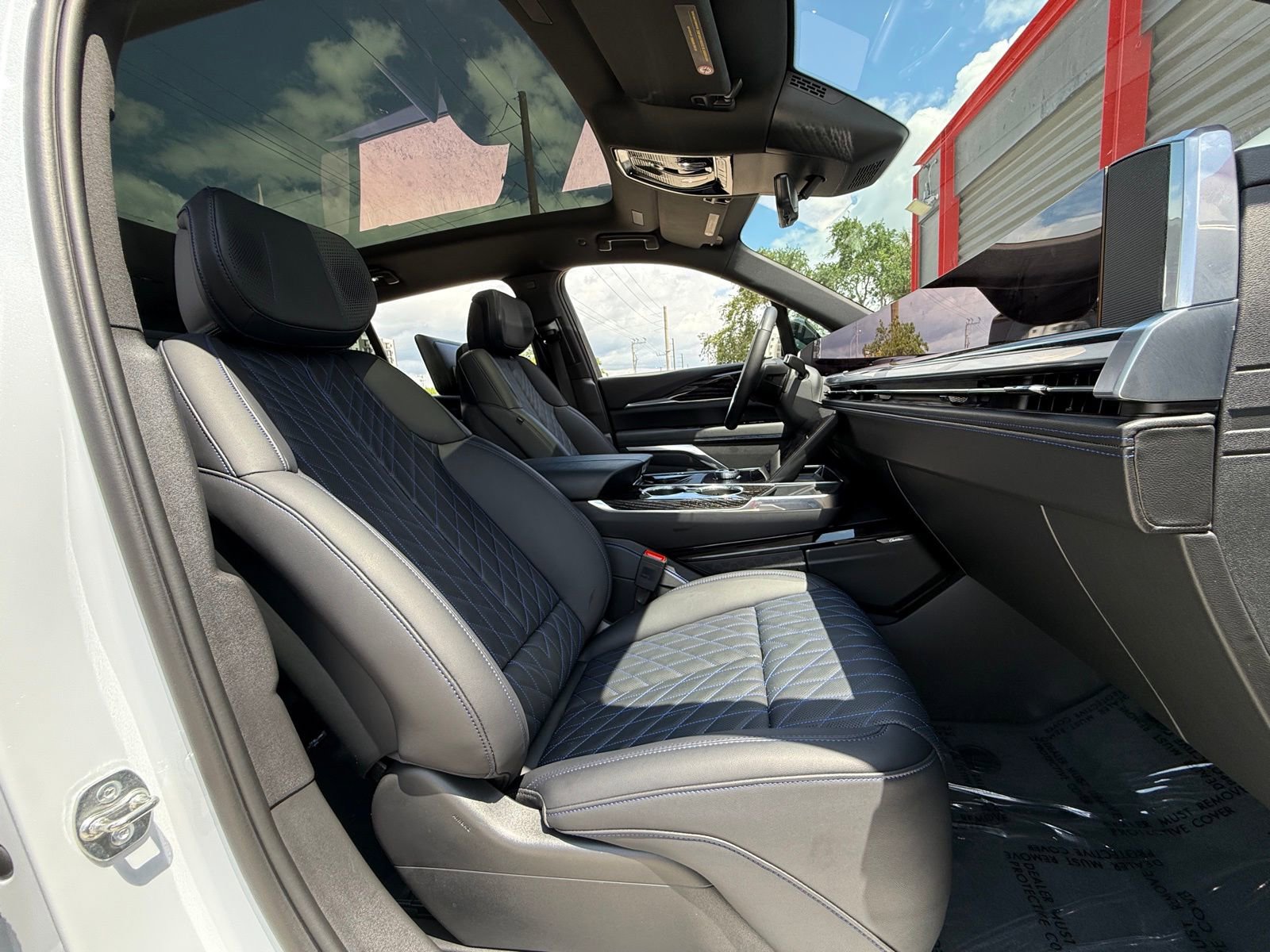 Used 2026 Cadillac Escalade IQ Sport 1 w/ LPO, ONYX Package AWD/4WD image 30