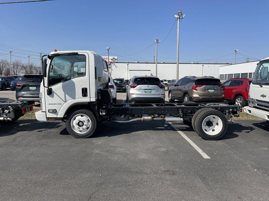 New 2024 Chevrolet Low Cab Forward 5500XG RWD image 3