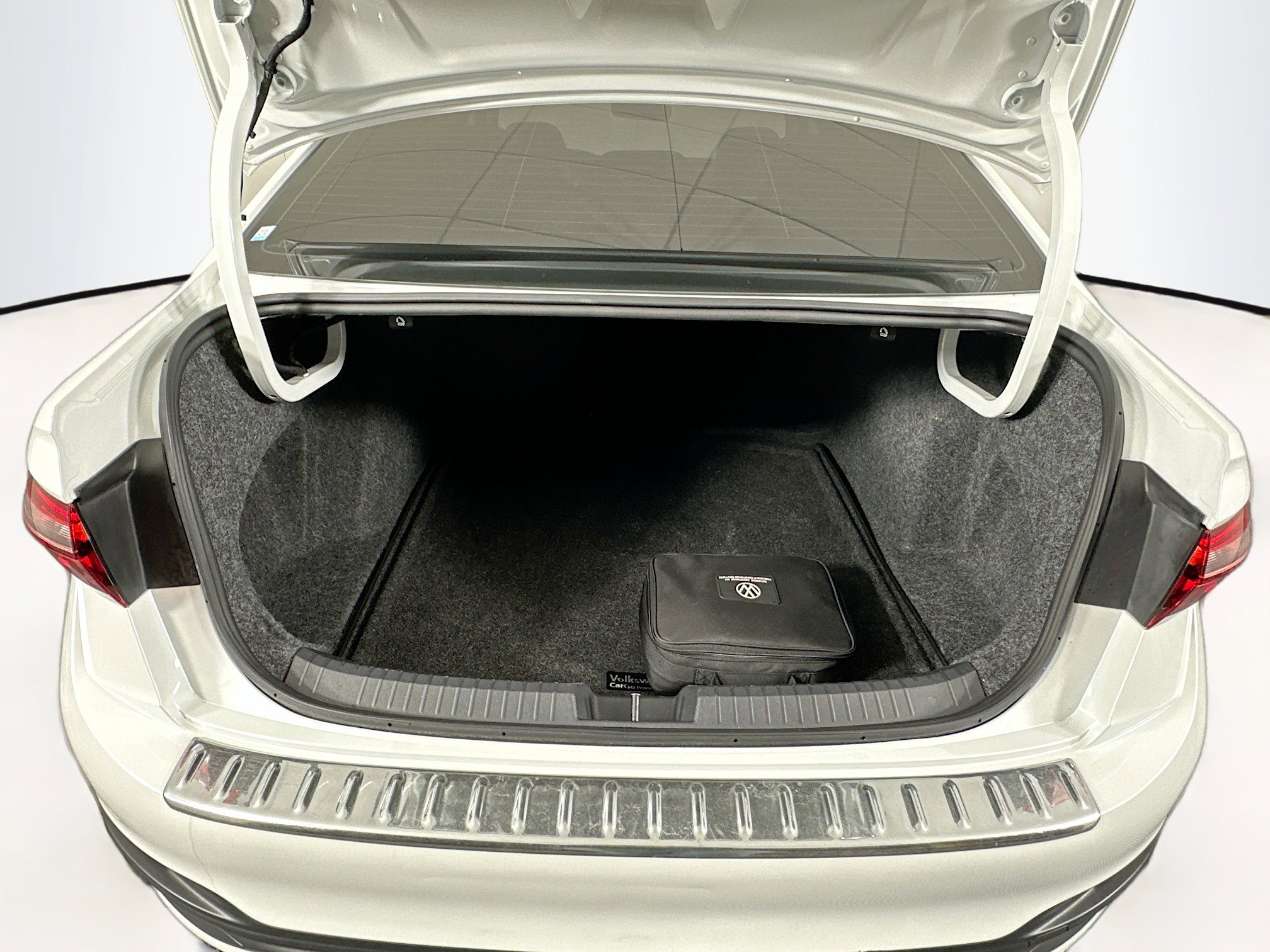 Used 2024 Volkswagen Jetta SE image 26